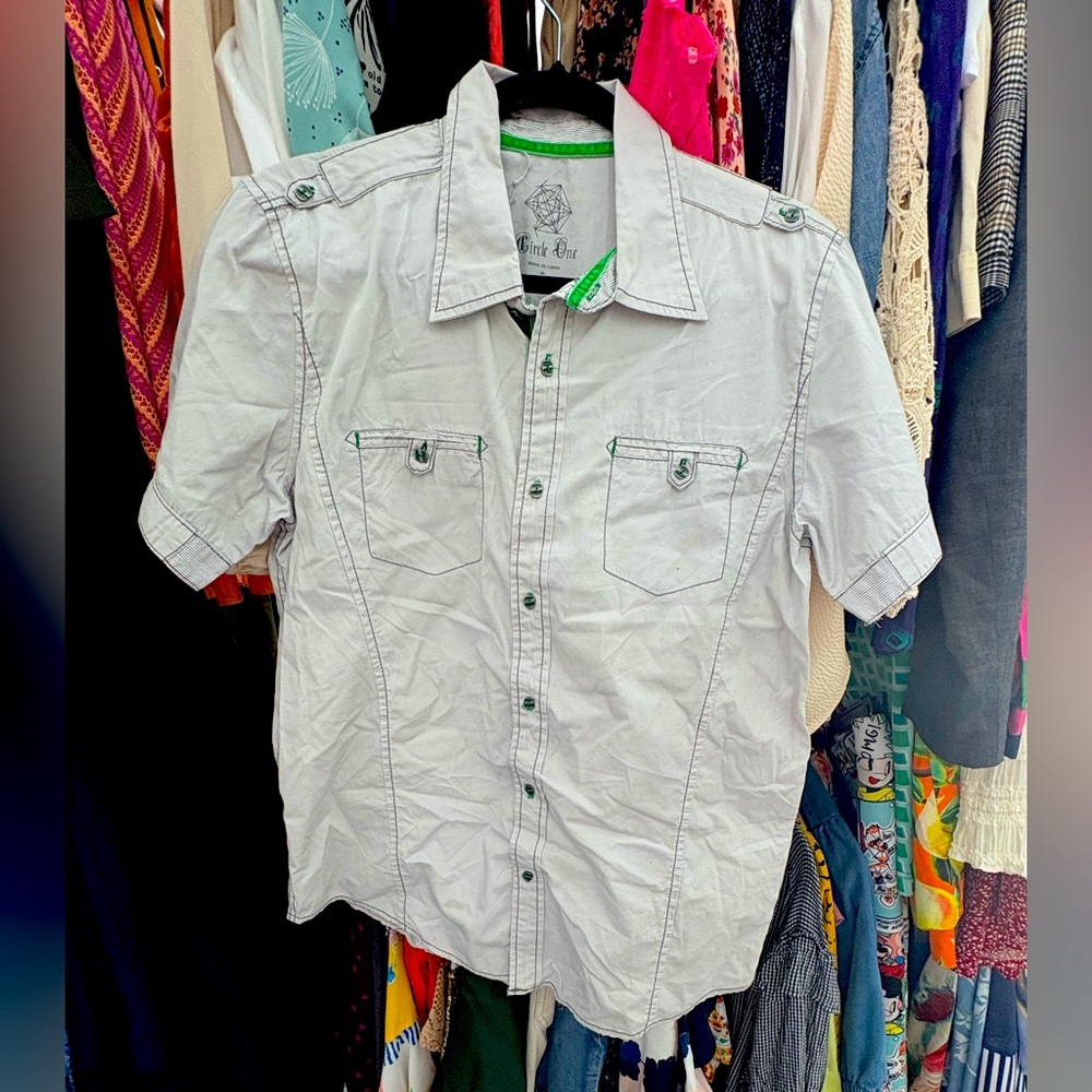 Bundle 3 for $15. Men's Stylish Gray Button Down Shirt. Size Medium.